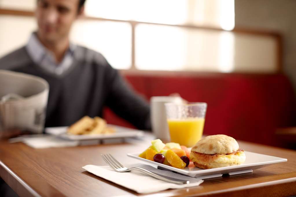 Hyatt Place West London Hayes Restaurant billede